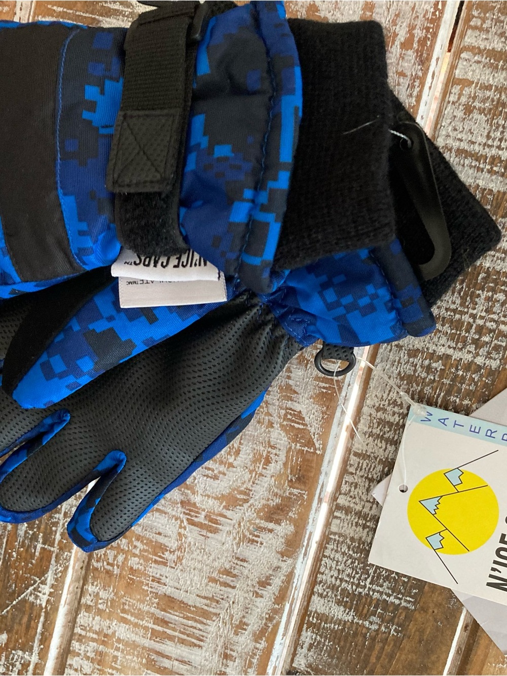 Blue Pixel Pattern Winter Gloves